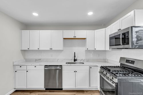 44 Glenwood Avenue, Poughkeepsie, NY, 12603 | Card Image