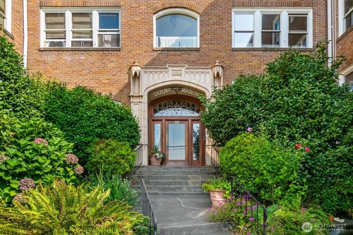 apt-106-220 W Olympic Pl, Seattle, WA, 98119-3750 | Card Image