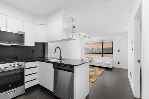 811-1189 Howe St, Vancouver, BC, V6Z2X4 | Card Image