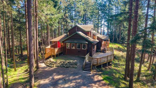 546 & 548 Kinnikinik Way, Comox, BC, V9M3V8 | Card Image