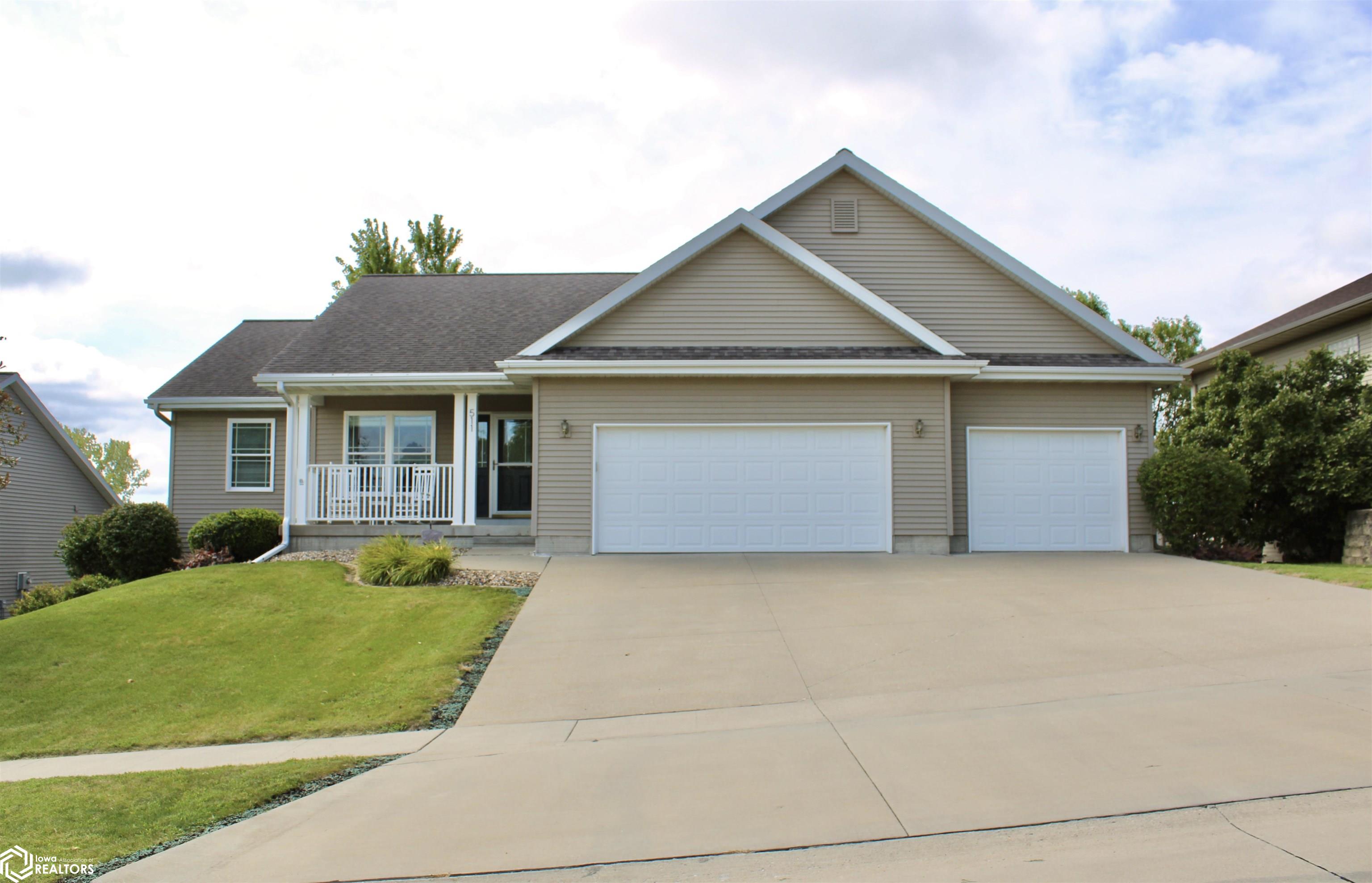 Craig Cir, Marshalltown, IA 50158