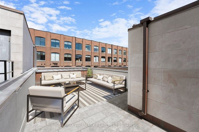 200 - 974 Queen St E, Home with 0 bedrooms, 1 bathrooms and null parking in Toronto ON | Image 4