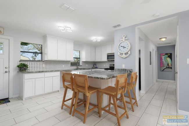 1814 Oklahoma Ave, House other with 3 bedrooms, 2 bathrooms and null parking in Port Isabel TX | Image 4