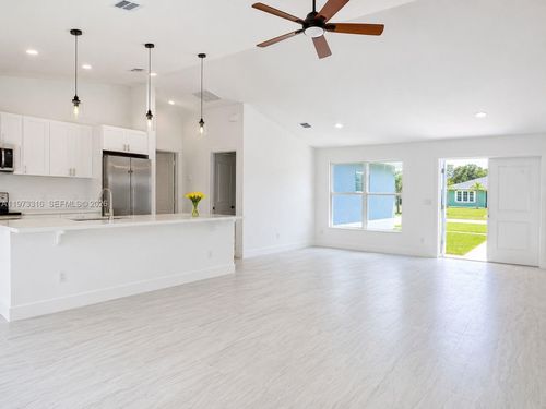 9165 100th Ct, Vero Beach, FL, 32967-3024 | Card Image