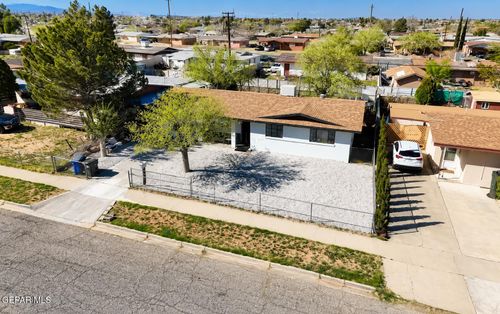 5733 Arrowhead Dr, El Paso, TX, 79924-3422 | Card Image