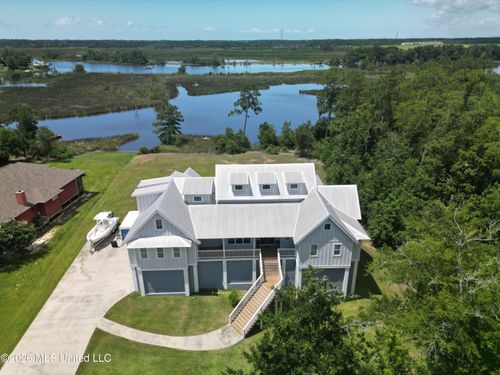 10565 Shorecrest Rd, Biloxi, MS, 39532-8127 | Card Image