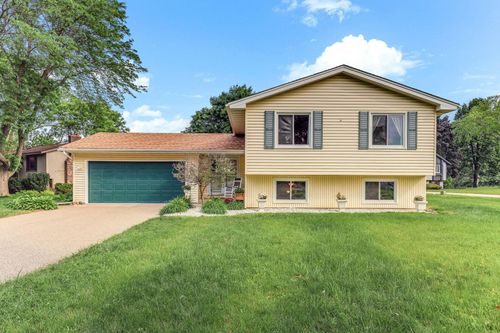 2261 Clark St, Eagan, MN, 55122-1926 | Card Image
