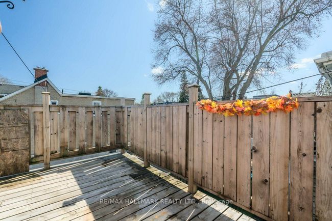 935 Kingston Rd, Home with 3 bedrooms, 2 bathrooms and 2 parking in Toronto ON | Image 14