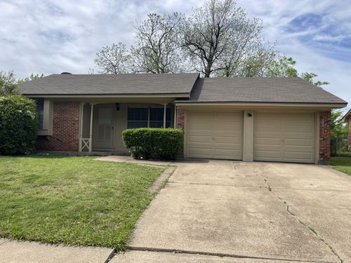 2310 Gilbert Cir, Arlington, TX, 76010-2209 | Card Image
