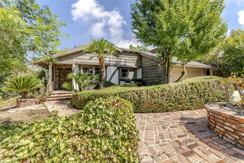 3853 Eureka Dr, Studio City, CA, 91604-3107 | Card Image