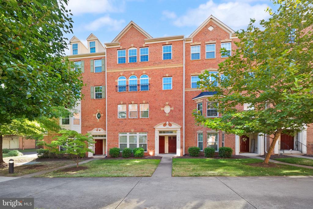 Residential in WOODBRIDGE