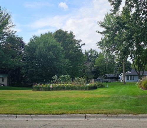 1411 Fairway Dr, Faribault, MN, 55021-2828 | Card Image