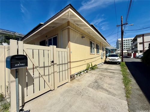 1424 Holelua Pl, Honolulu, HI, 96817-3502 | Card Image