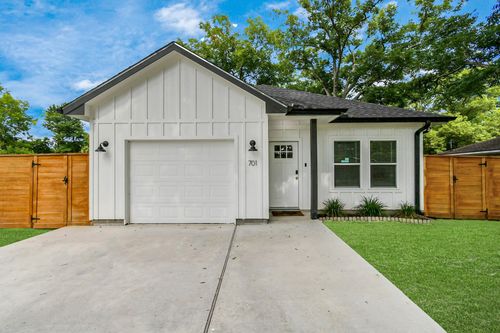 701 S Morgan St, Angleton, TX, 77515-5220 | Card Image