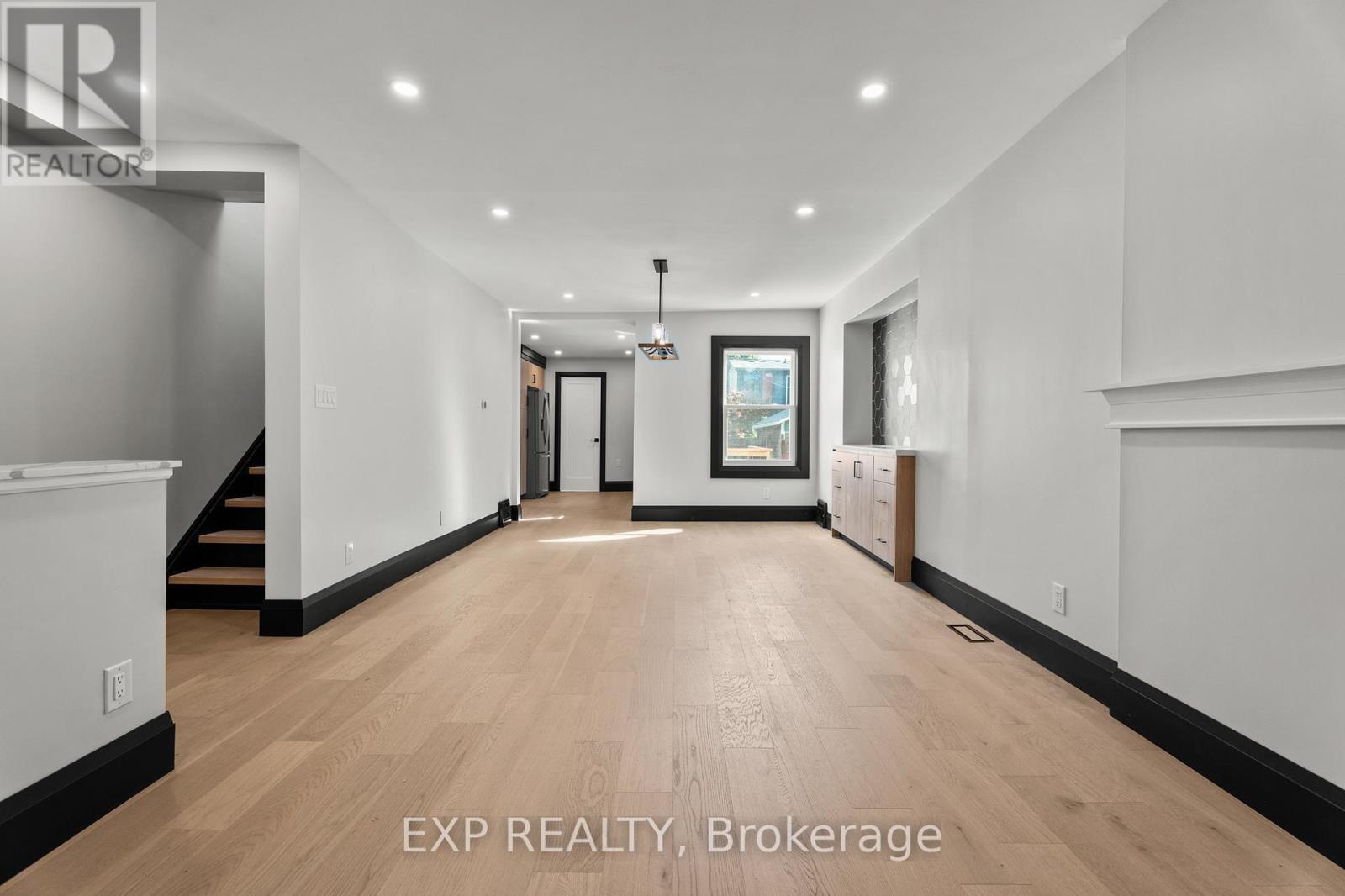 Residential in Hamilton (Delta) 4