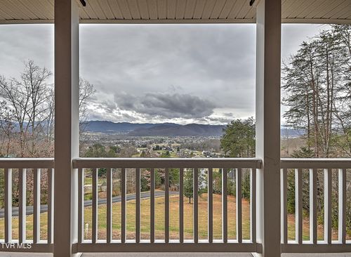 128 Willshire Dr, Elizabethton, TN, 37643-6492 | Card Image