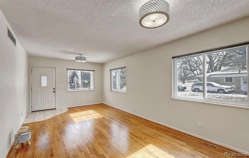 5642 Weddell St, Dearborn Heights, MI, 48125-3037 | Card Image