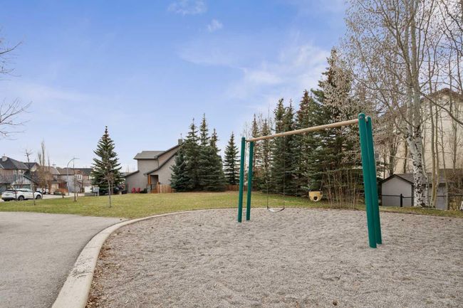 48 Hidden Creek Rise Nw, Home with 3 bedrooms, 2 bathrooms and 2 parking in Calgary AB | Image 32