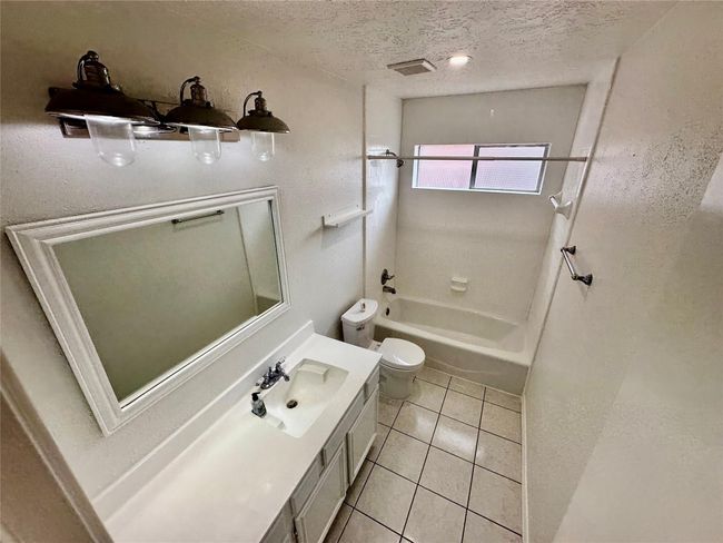 Second bathroom | Image 17