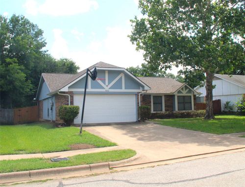5920 Cimarron Trl, Haltom City, TX, 76148-3828 | Card Image