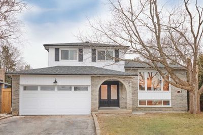 33 Applewood Cres, House other with 3 bedrooms, 4 bathrooms and 4 parking in Lindsay ON | Image 2