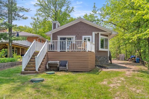 11970 Greenway Cir, South Lyon, MI, 48178-9351 | Card Image