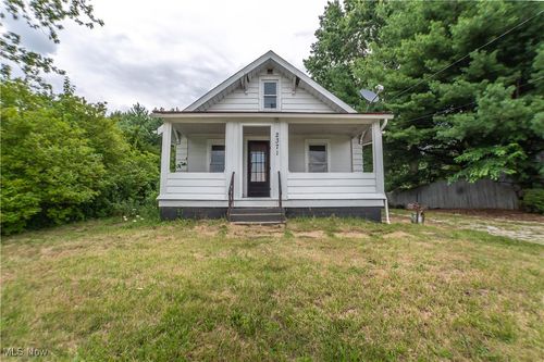 2371 Greensburg Rd, North Canton, OH, 44720-1415 | Card Image