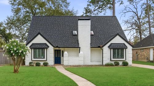 5 Devonshire Dr, Conroe, TX, 77304-2745 | Card Image