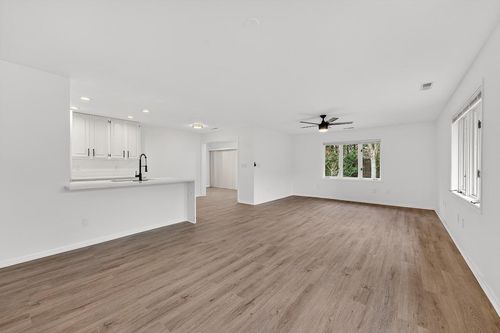 7419 W Mequon Square Dr, Mequon, WI, 53092-8527 | Card Image