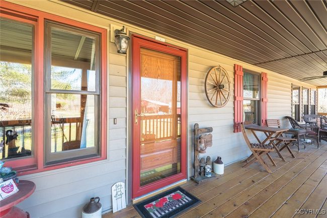 1316 General Puller Hwy, House other with 3 bedrooms, 2 bathrooms and null parking in Saluda VA | Image 5