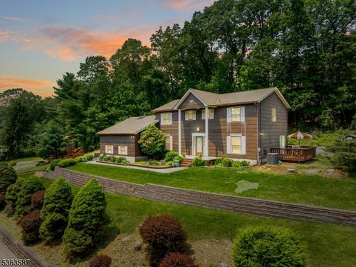 624 Sandra Dr, Landing, NJ, 07850-1427 | Card Image