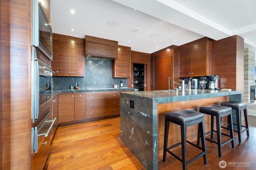 apt-11a-1300 University St, Seattle, WA, 98101-2893 | Card Image