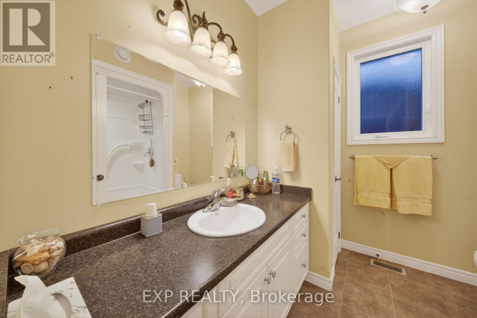 Residential in Norfolk (Port Rowan) 4