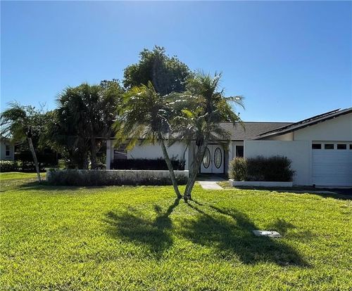 547 Eastwood Dr, NAPLES, FL, 34110-1113 | Card Image