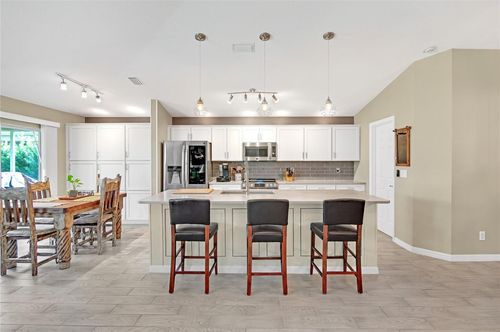 1450 11th Ln, Vero Beach, FL, 32960-2135 | Card Image