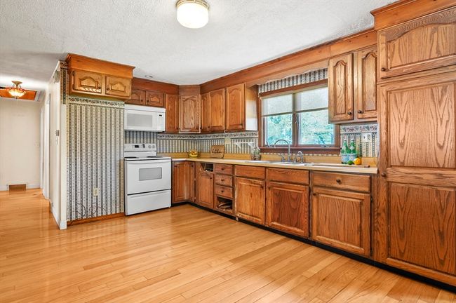 5 Hart Rd, House other with 3 bedrooms, 1 bathrooms and 4 parking in Newburyport MA | Image 5