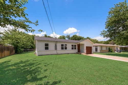 827 Taylor St, Lancaster, TX, 75134-1747 | Card Image