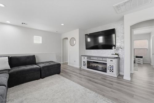 6255 Peneplain Ave, Las Vegas, NV, 89139-5467 | Card Image