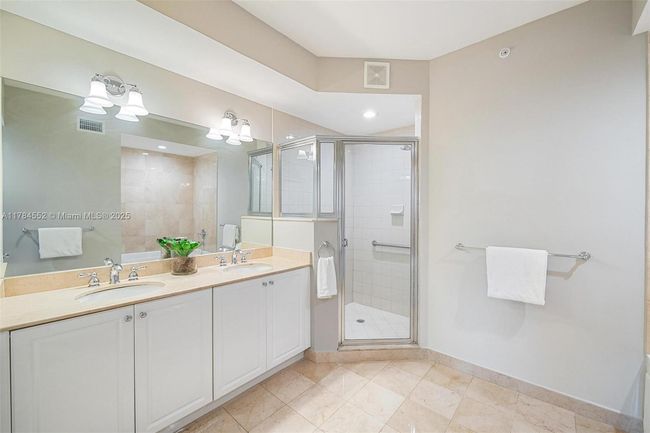 300 - 7598 Sw 102 Nd St, Condo with 3 bedrooms, 3 bathrooms and null parking in Pinecrest FL | Image 12