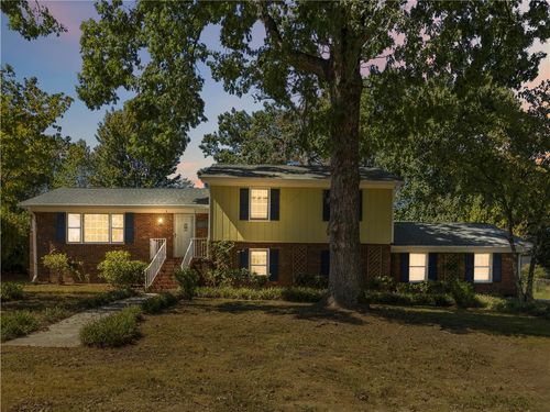 6 Braddock Dr, Taylors, SC, 29687-2904 | Card Image
