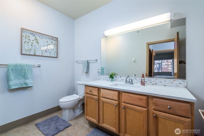 2nd bedroom/Vanity | Image 11