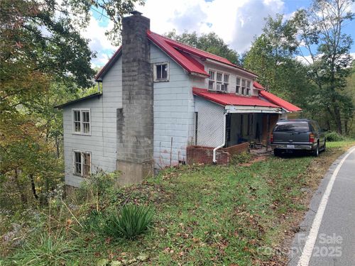 37 S Us 19e Hwy, Newland, NC, 28657-9433 | Card Image
