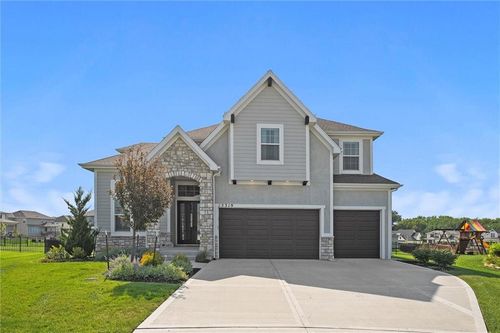 15319 171st Pl, Olathe, KS, 66062-7530 | Card Image