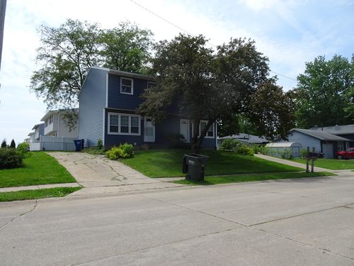 1705 W 55th St, Davenport, IA, 52806-2516 | Card Image