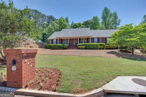 675 Clubland Cir Se, Conyers, GA, 30094-3657 | Card Image