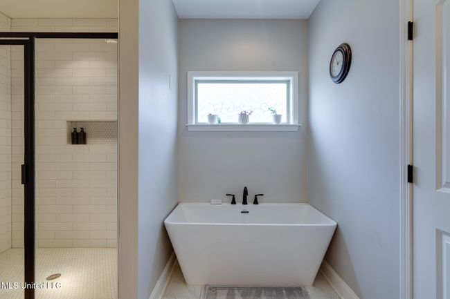 free standing soaker tub | Image 22