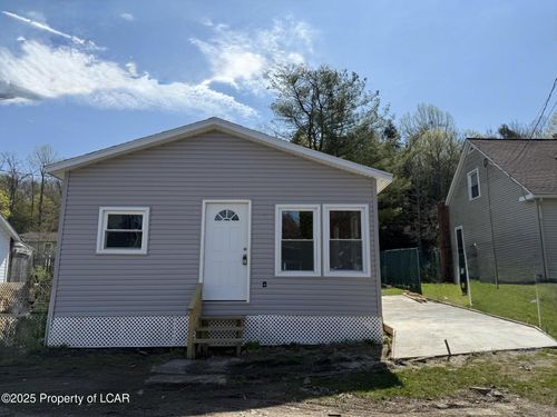10 Noble St, Harveys Lake, PA, 18618-2226 | Card Image