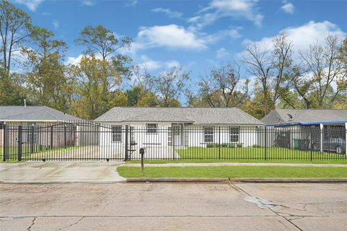 10842 Cheeves Dr, Houston, TX, 77016-2406 | Card Image