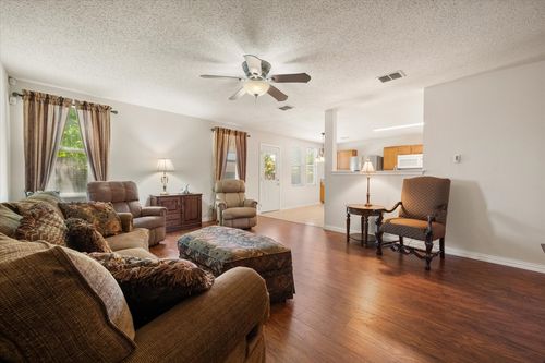 2139 Hacienda Ct, Grand Prairie, TX, 75052-8844 | Card Image