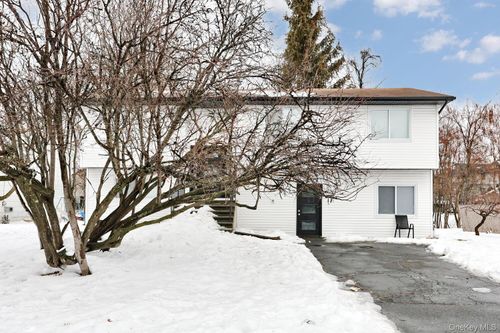 3 Stonehouse Dr, Spring Valley, NY, 10977-3306 | Card Image